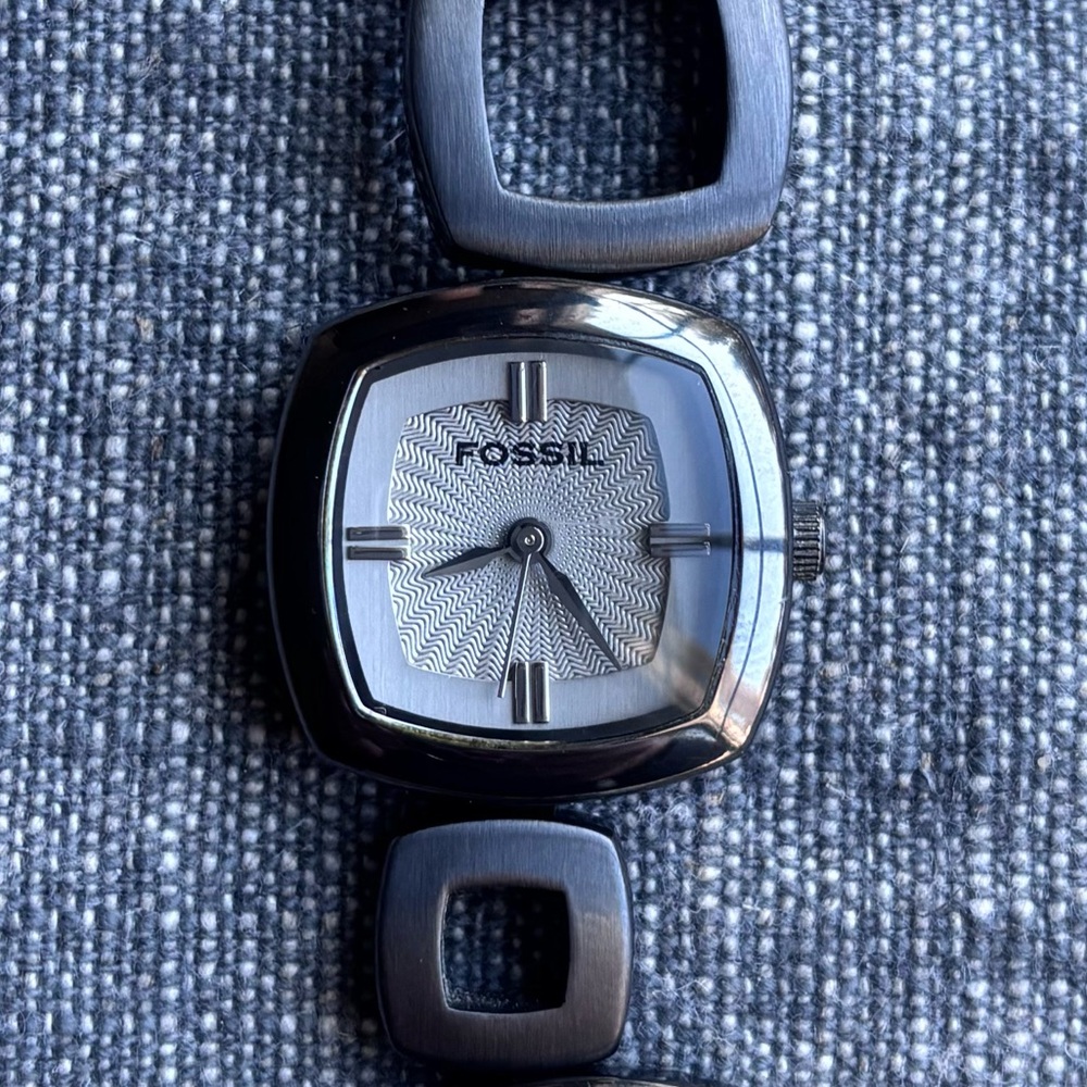 Fossil F2 Ladies Wristwatch ES-1918  WORKS!